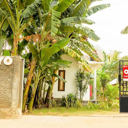 Oyo 1662 Zury Homestay Kuta (Lombok) Exterior foto